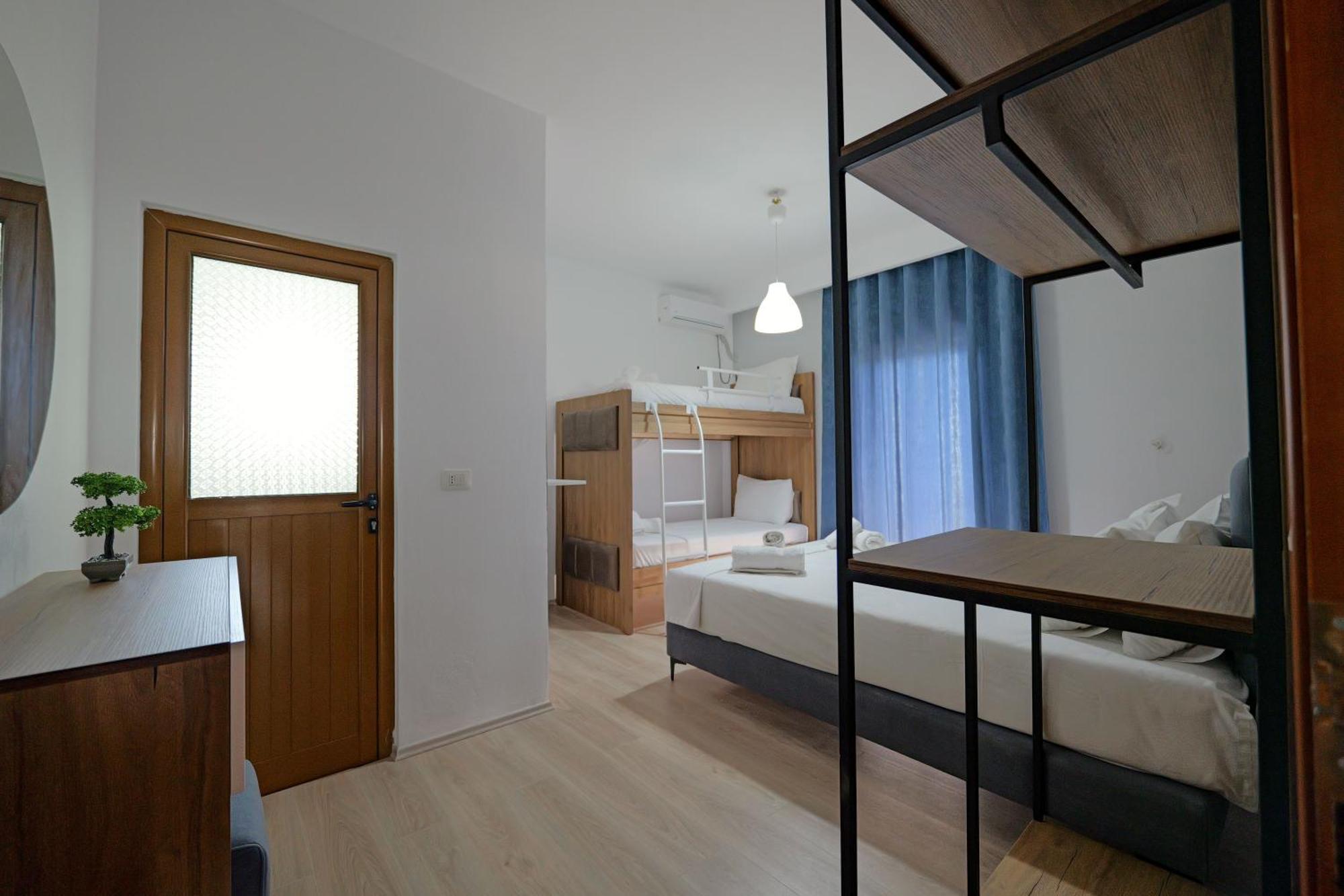 Hotel Holiday Sarandë 외부 사진